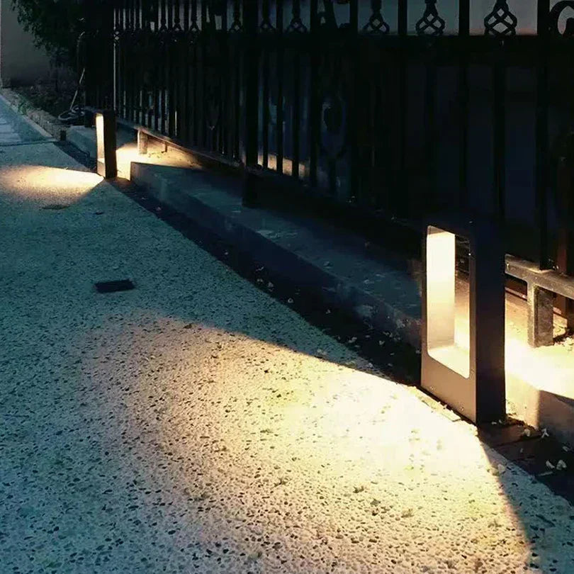 TerraLuxe Outdoor Garden Light – Sleek & Weatherproof Pathway Illumination