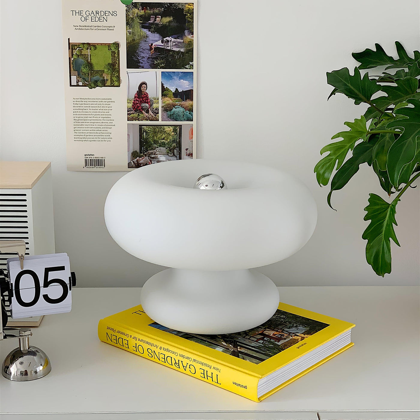 Donut Table Lamp – Playful Yet Elegant LED Accent Lighting