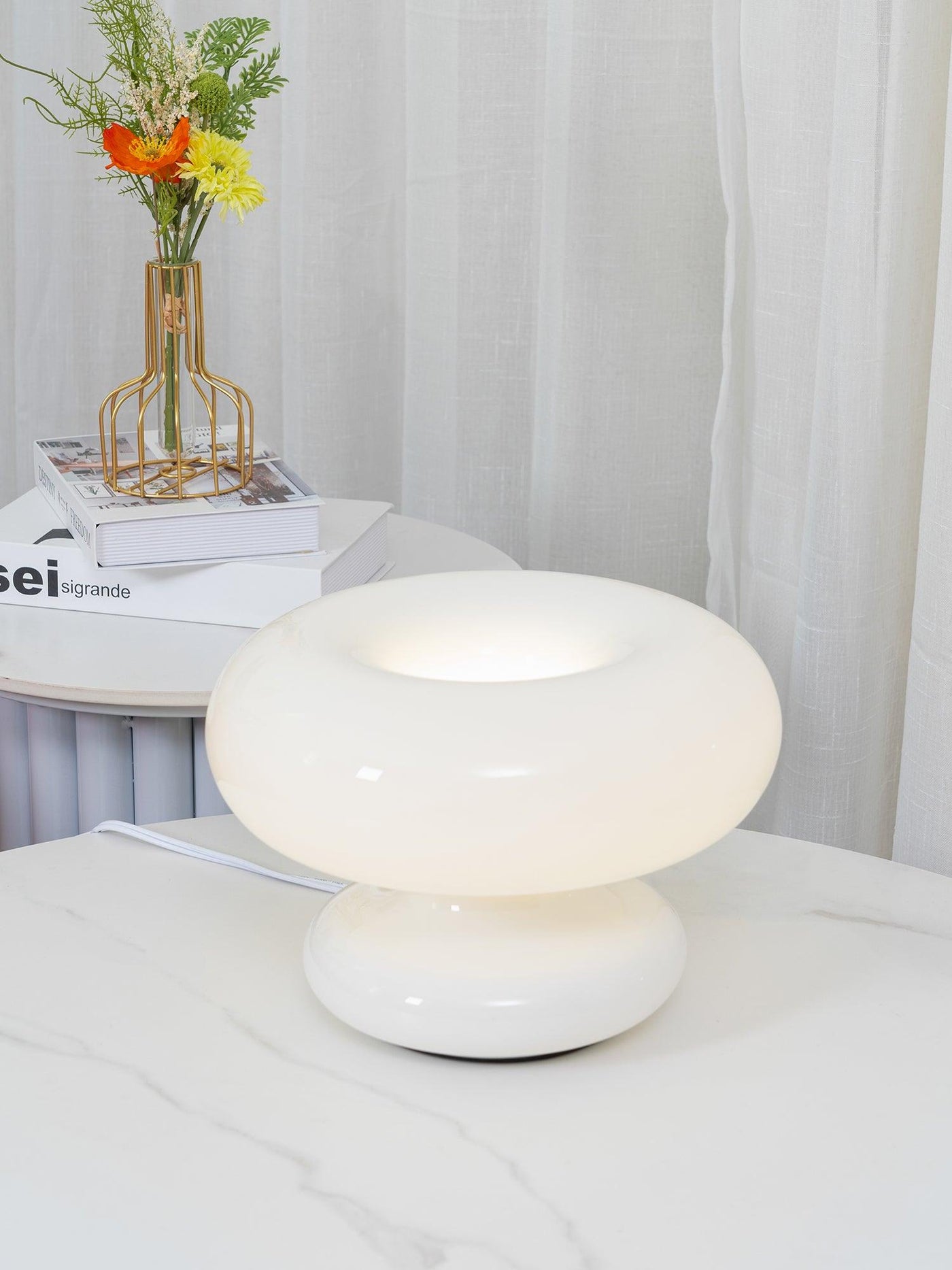Donut Table Lamp – Playful Yet Elegant LED Accent Lighting