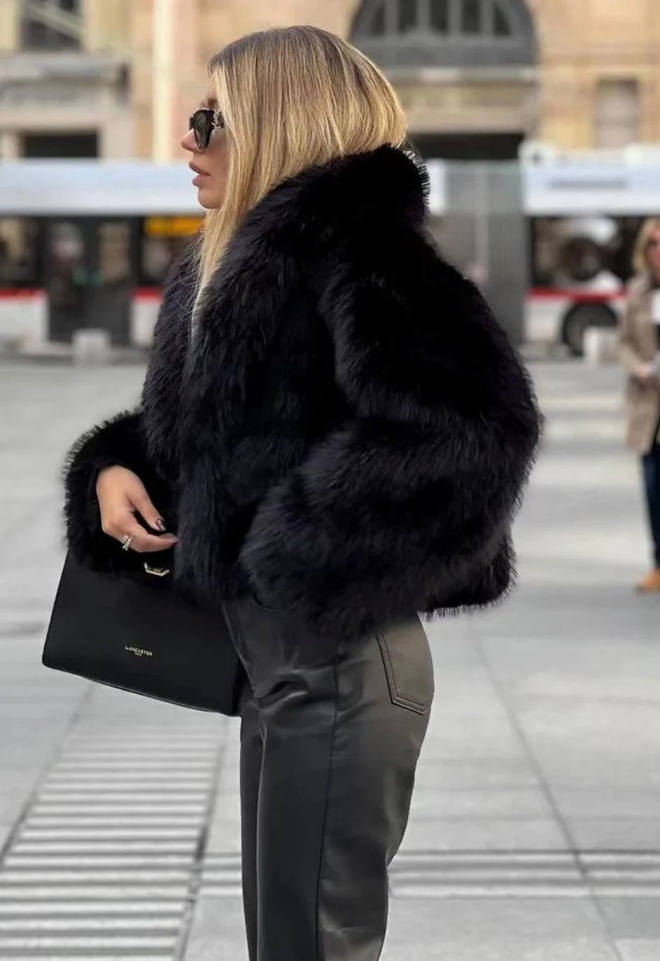Luxury Faux Fur Coat – Chic, Warm & Timeless Elegance