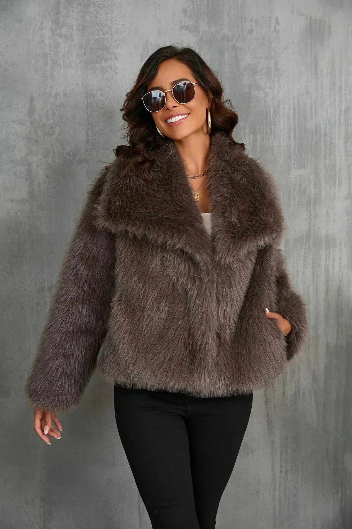 Luxury Faux Fur Coat – Chic, Warm & Timeless Elegance