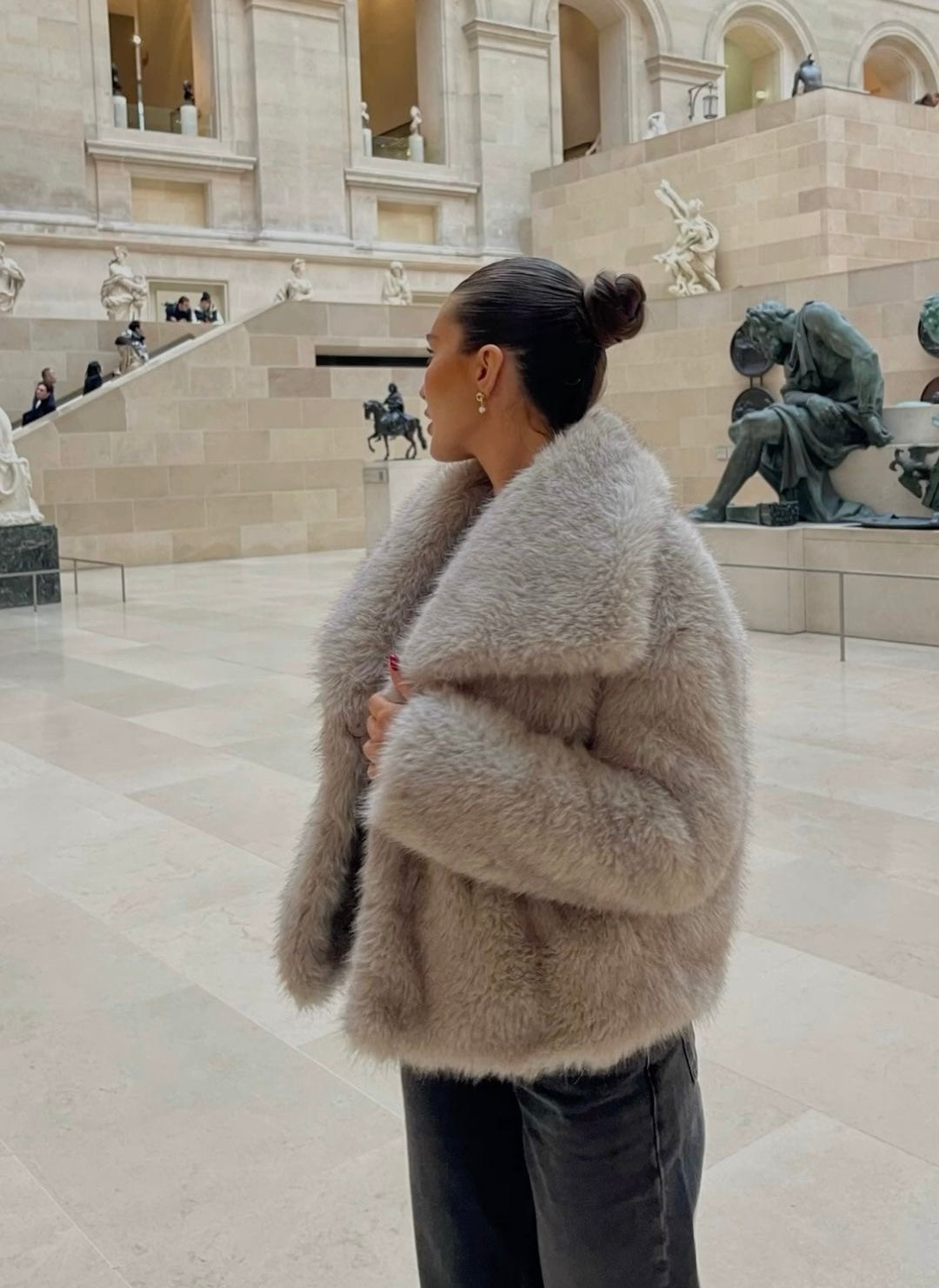 Luxury Faux Fur Coat – Chic, Warm & Timeless Elegance