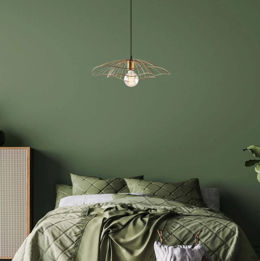 Golden Petal Pendant Light – Artistic and Luxurious Design for Elegant Interiors