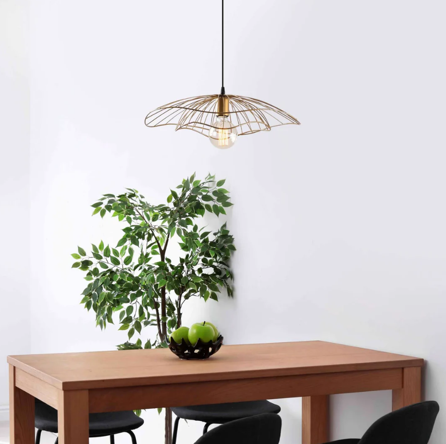 Golden Petal Pendant Light – Artistic and Luxurious Design for Elegant Interiors