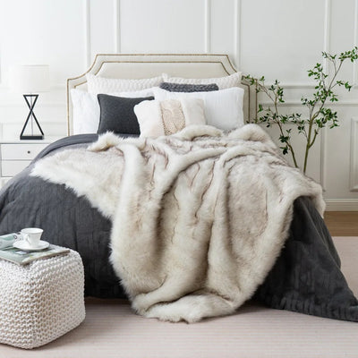 Luxurious Faux Fox Fur Throw – Elegance & Comfort for Your Home