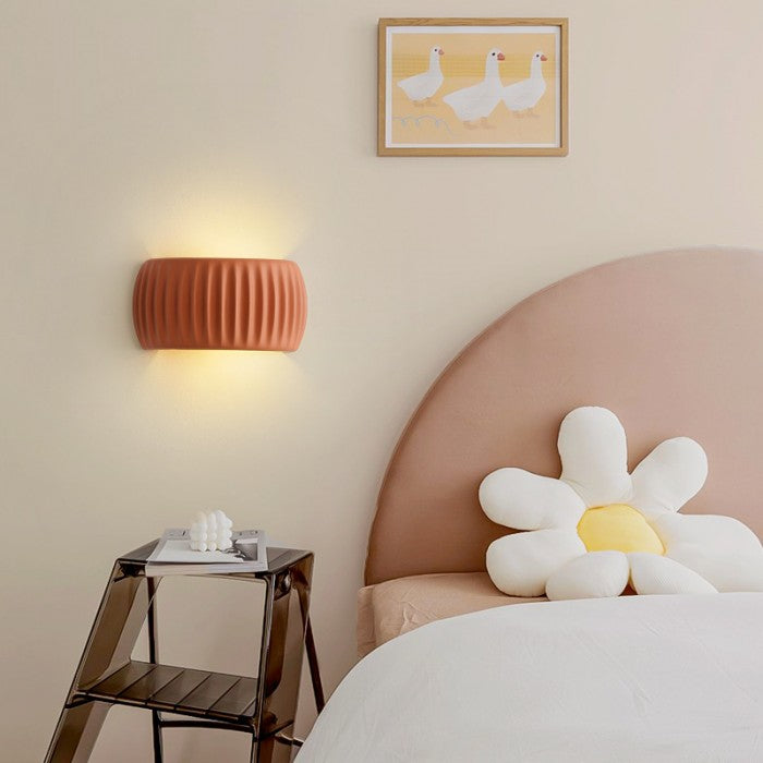 Scandinavian Ribbed Resin Wall Light – Stylish Accent Lighting for Bedrooms & Living Rooms