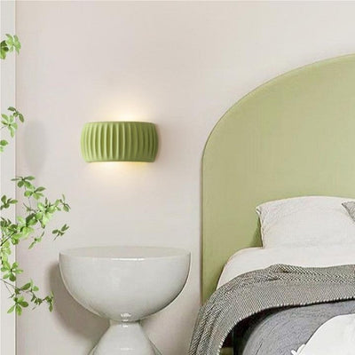 Scandinavian Ribbed Resin Wall Light – Stylish Accent Lighting for Bedrooms & Living Rooms