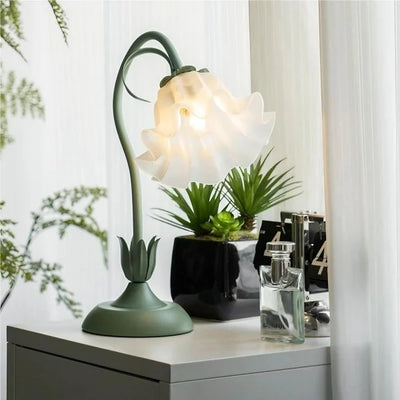 Vintage Adjustable Flower Table Lamp – Elegant Design with Functional Flexibility